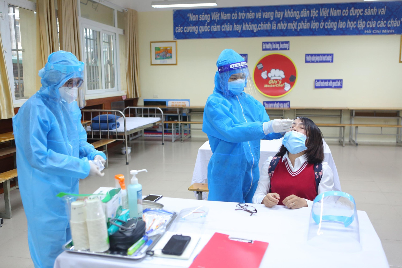 Test nhanh cho học sinh nghi nhiễm COVID-19 Test nhanh cho học sinh nghi nhiễm COVID-19