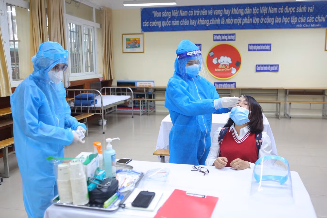 Test nhanh cho học sinh nghi nhiễm COVID-19