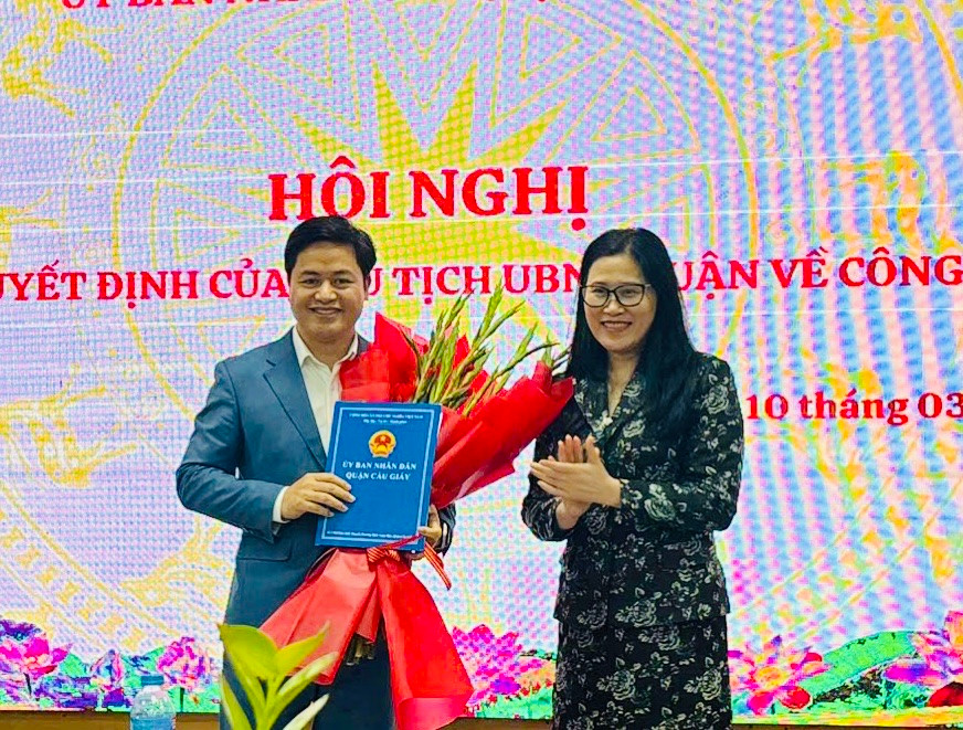 Ông Lưu Văn Thông, Hiệu trưởng Trường THCS Dịch Vọng được điều động, bổ nhiệm chức danh Hiệu trưởng Trường THCS Cầu Giấy.