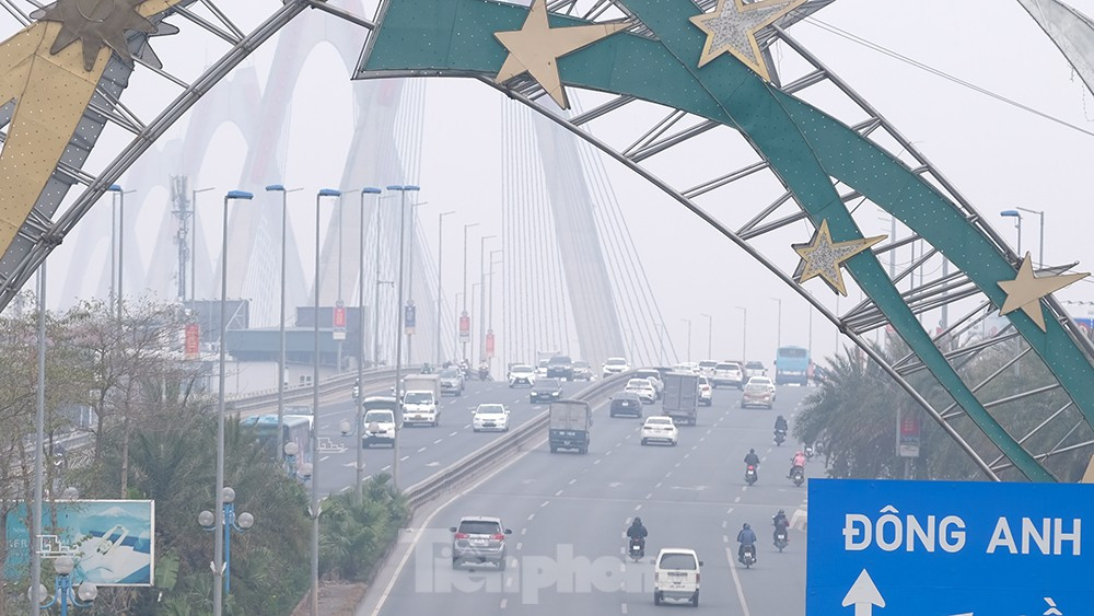 Miền Bắc tăng nhiệt nhưng trời tiếp tục sương mù, mưa phùn. Miền Bắc tăng nhiệt nhưng trời tiếp tục sương mù, mưa phùn.