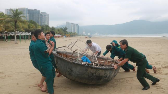 Người dân Đà Nẵng chuẩn bị ứng phó với bão Noru.