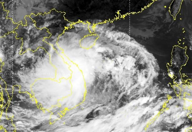 Bão dự báo đổ bộ đất liền Đà Nẵng - Quảng Ngãi vào trưa mai (15/10). Bão dự báo đổ bộ đất liền Đà Nẵng - Quảng Ngãi vào trưa mai (15/10).