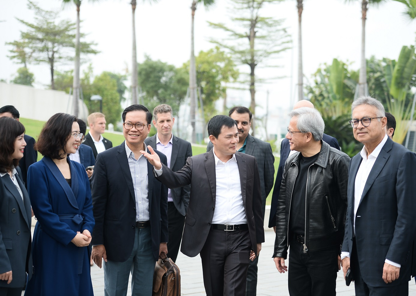 Ông Jensen Huang, Chủ tịch kiêm Giám đốc điều hành Tập đoàn sản xuất chip lớn nhất thế giới NVIDIA và ông Tào Đức Thắng, Chủ tịch - Tổng Giám đốc Tập Đoàn Viettel vừa có buổi làm việc về trí tuệ nhân tạo. Ông Jensen Huang, Chủ tịch kiêm Giám đốc điều hành Tập đoàn sản xuất chip lớn nhất thế giới NVIDIA và ông Tào Đức Thắng, Chủ tịch - Tổng Giám đốc Tập Đoàn Viettel vừa có buổi làm việc về trí tuệ nhân tạo.