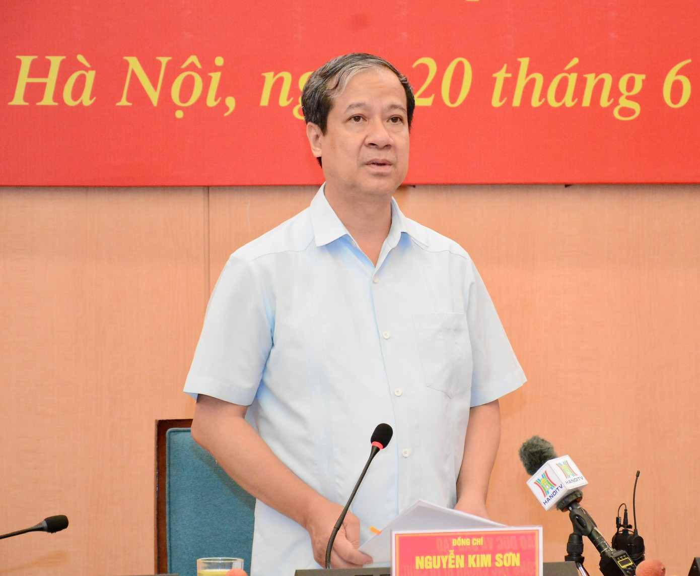 Bộ trưởng Bộ GD&amp;ĐT Nguyễn Kim Sơn phát biểu tại buổi làm việc với UBND thành phố Hà Nội chiều 20/6.