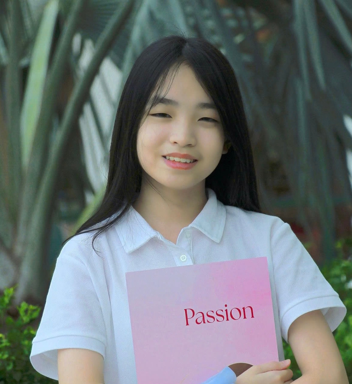 Khánh Chi có niềm yêu thích đặc biệt với tiếng Anh và văn học.