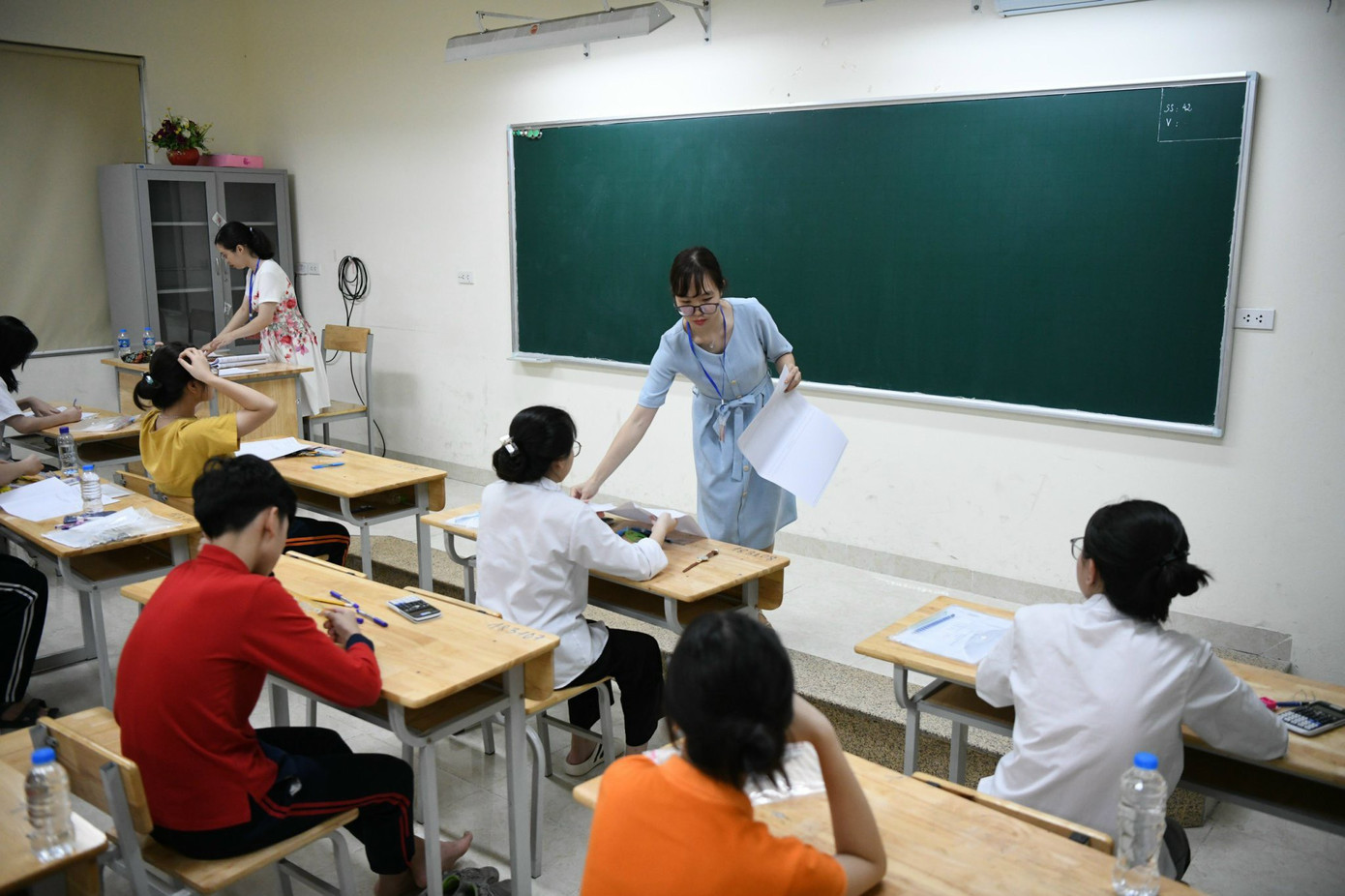 "Với quy định mới trong Dự thảo Quy chế, trước mắt học sinh lớp 9 các trường tuyệt đối không chủ quan, không học lệch, phải tập trung học đều các môn", là ý kiến của lãnh đạo Sở GD&ĐT tỉnh An Giang. (ảnh: Như Ý) "Với quy định mới trong Dự thảo Quy chế, trước mắt học sinh lớp 9 các trường tuyệt đối không chủ quan, không học lệch, phải tập trung học đều các môn", là ý kiến của lãnh đạo Sở GD&ĐT tỉnh An Giang. (ảnh: Như Ý)