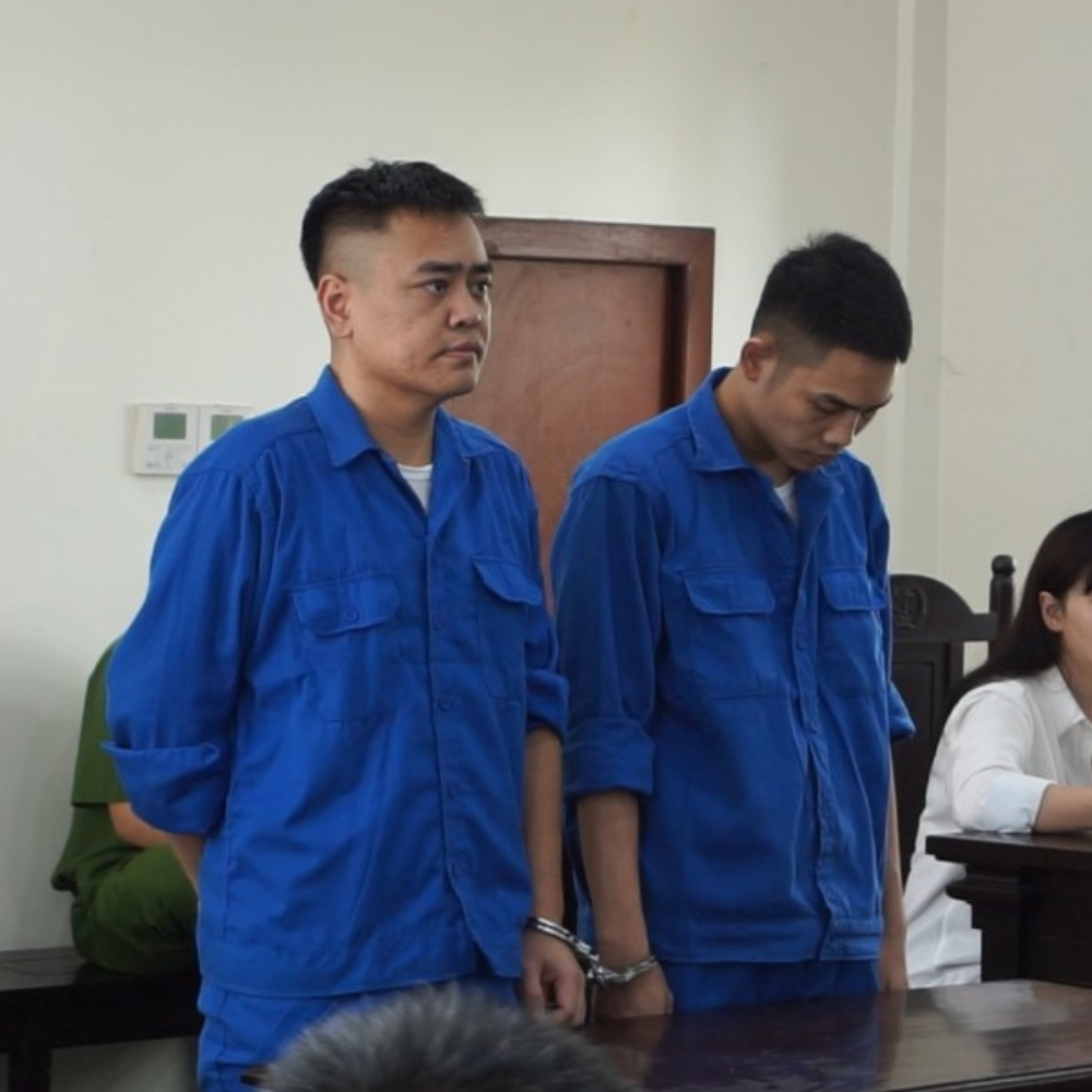 Đối tượng Dương Minh Tâm (trái) và Phan Tuấn Vũ (phải) tại phiên toà sơ thẩm.