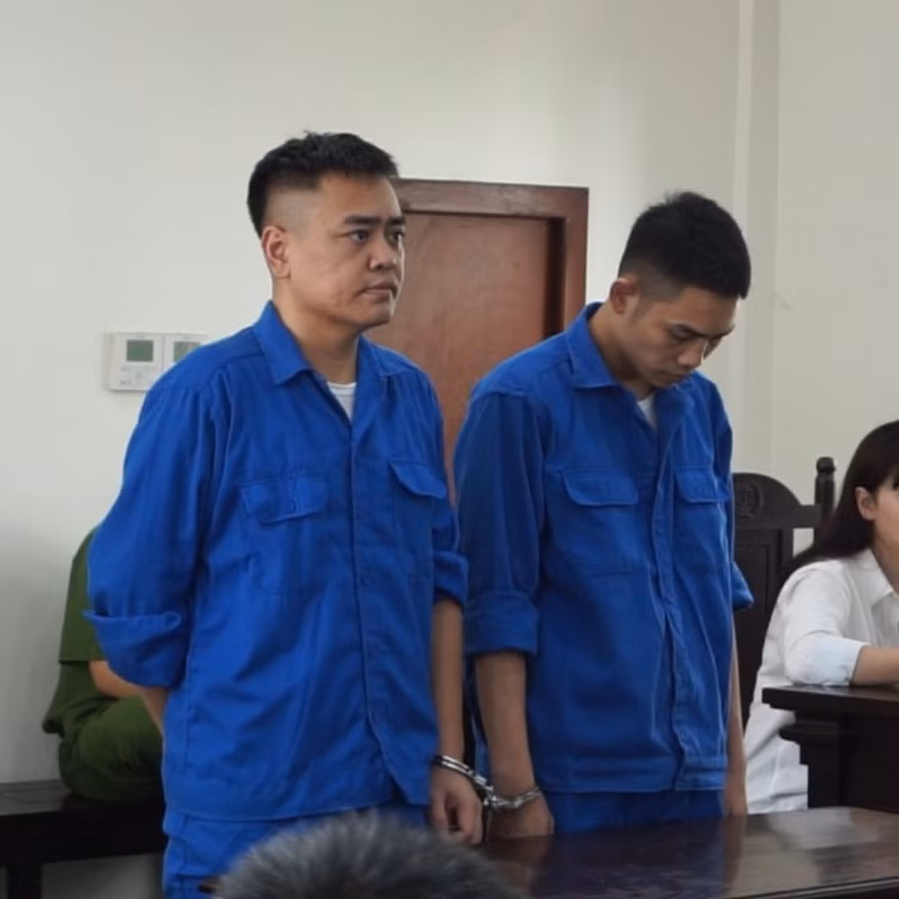 Đối tượng Dương Minh Tâm (trái) và Phan Tuấn Vũ (phải) tại phiên toà sơ thẩm.