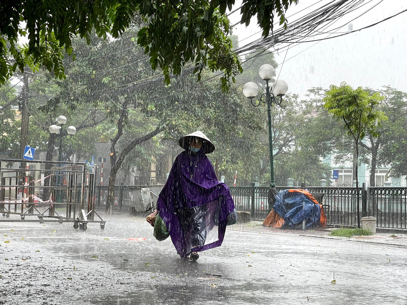 Hà Nội đón mưa rất lớn từ hôm qua. Ảnh: Như Ý Hà Nội đón mưa rất lớn từ hôm qua. Ảnh: Như Ý