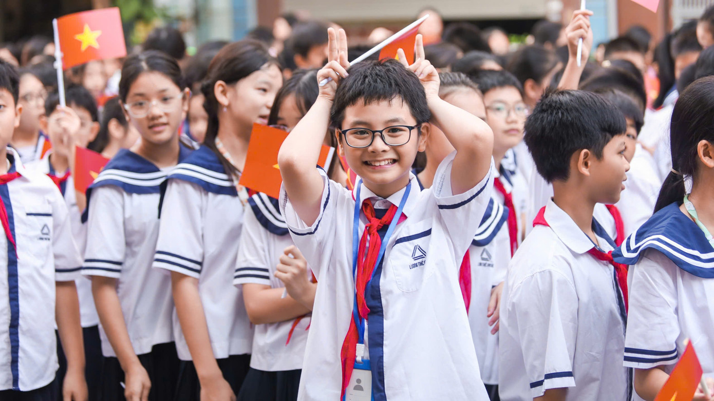 Học sinh Trường THCS - THPT Lương Thế Vinh, Hà Nội tươi vui trong lễ khai giảng sáng nay.