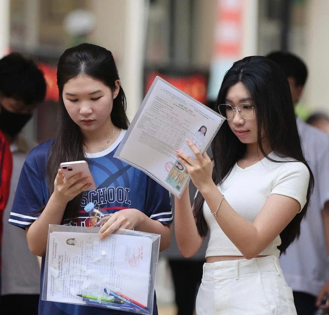 Thí sinh kêu đề thi tiếng Anh năm nay rất khó. (ảnh: Hoàng Mạnh Thắng) Thí sinh kêu đề thi tiếng Anh năm nay rất khó. (ảnh: Hoàng Mạnh Thắng)