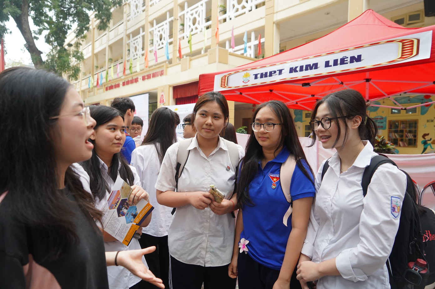 Các trường THPT đã đến tận trường THCS để giới thiệu về trường, điểm chuẩn các năm cũng như chương trình GDPT 2018. Các trường THPT đã đến tận trường THCS để giới thiệu về trường, điểm chuẩn các năm cũng như chương trình GDPT 2018.