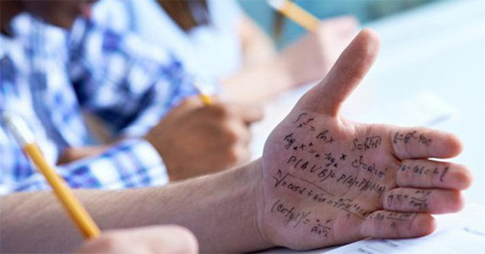 Hà Nội quyết định thu hồi và hủy bỏ bằng tốt nghiệp THPT của 2 người vì gian lận thi. Hà Nội quyết định thu hồi và hủy bỏ bằng tốt nghiệp THPT của 2 người vì gian lận thi.