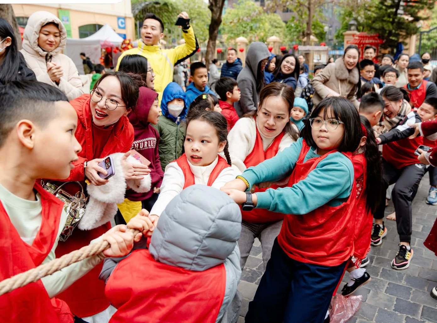 Ngoài giờ học, học sinh cần được tham gia các hoạt động giáo dục khác để rèn luyện đạo đức, kỹ năng sống.