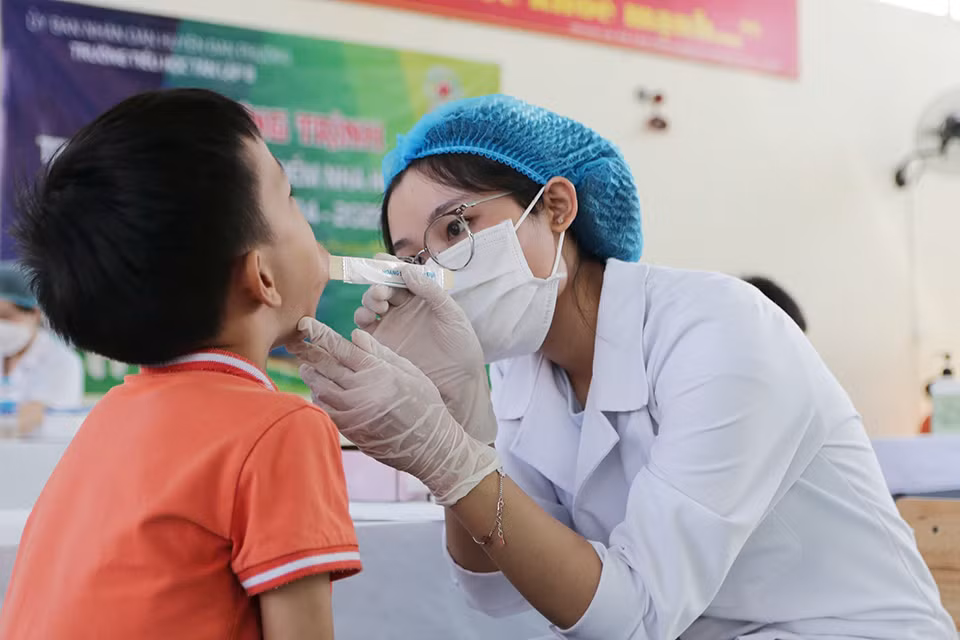 Học sinh được khám sức khoẻ ít nhất mỗi năm 1 lần.