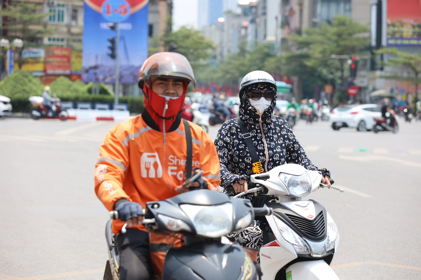 Miền Bắc đón nắng nóng đỉnh điểm trong hôm nay (12/7). Ảnh: Như Ý. Miền Bắc đón nắng nóng đỉnh điểm trong hôm nay (12/7). Ảnh: Như Ý.