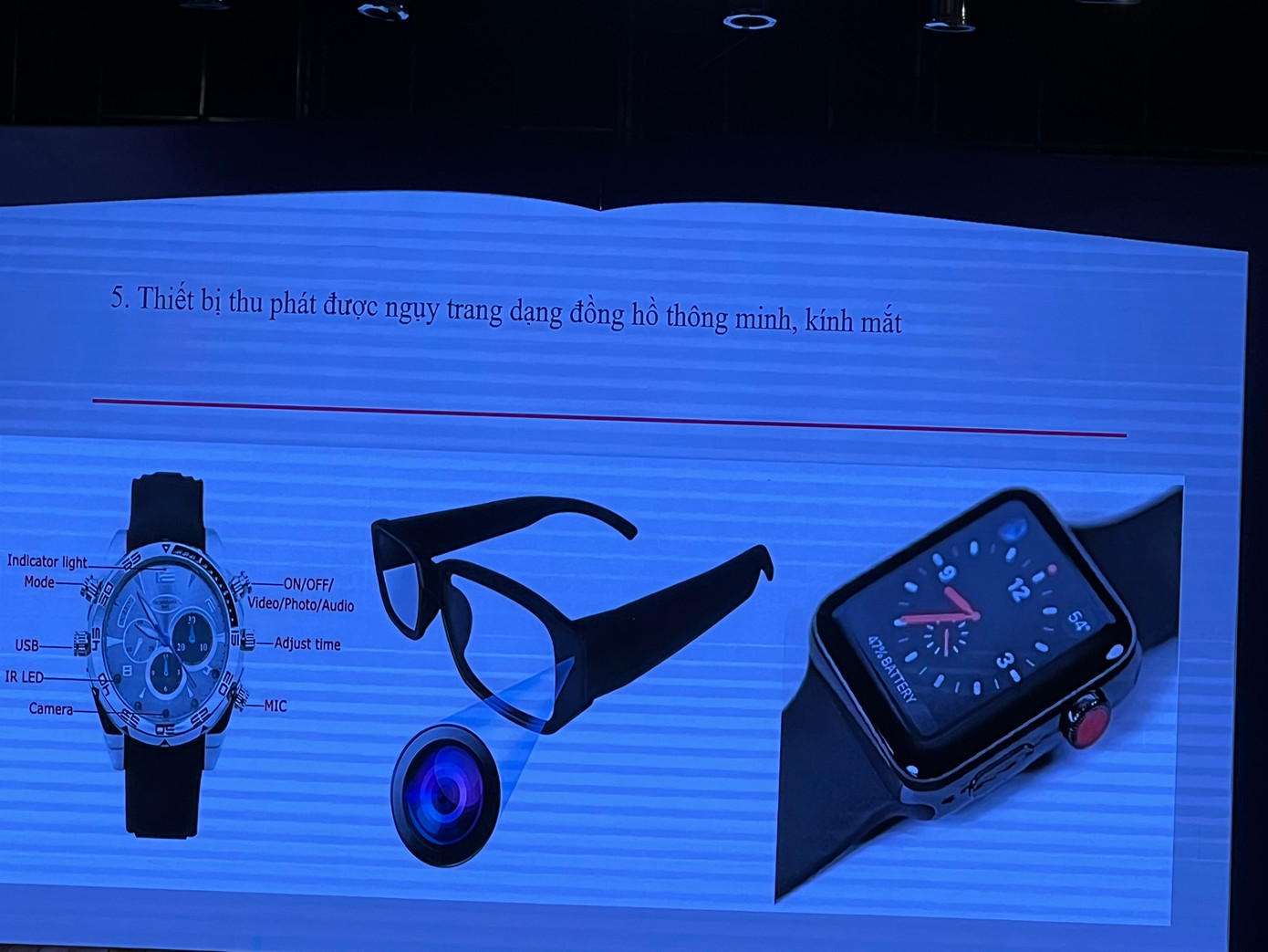 Thiết bị thu phát được ngụy trang dưới dạng đồng hồ thông minh, kính mắt được Công an lưu ý. Thiết bị thu phát được ngụy trang dưới dạng đồng hồ thông minh, kính mắt được Công an lưu ý.