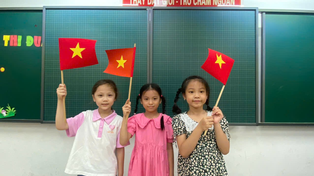 Bộ GD&ĐT yêu cầu triển khai hiệu quả công tác giáo dục chính trị, tư tưởng trong trường học. Bộ GD&ĐT yêu cầu triển khai hiệu quả công tác giáo dục chính trị, tư tưởng trong trường học.