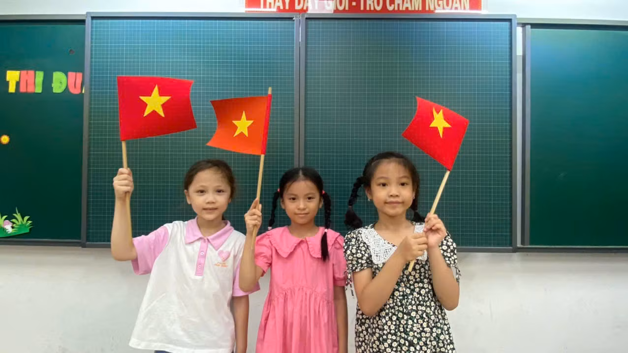Bộ GD&ĐT yêu cầu triển khai hiệu quả công tác giáo dục chính trị, tư tưởng trong trường học. Bộ GD&ĐT yêu cầu triển khai hiệu quả công tác giáo dục chính trị, tư tưởng trong trường học.