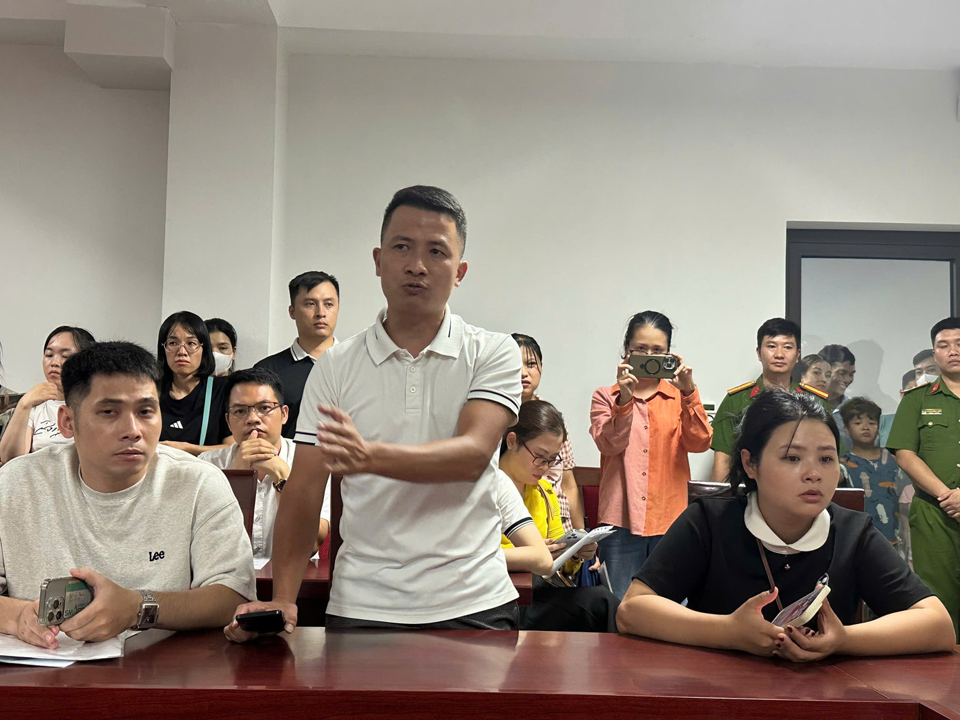 Phụ huynh đặt nhiều câu hỏi liên quan tuyển sinh năm học mới của Trường tiểu học Tây Mỗ 3. Phụ huynh đặt nhiều câu hỏi liên quan tuyển sinh năm học mới của Trường tiểu học Tây Mỗ 3.