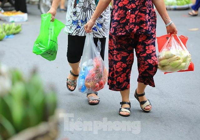 Túi nilon khó phân huỷ là nguồn ô nhiễm rác thải nhựa nghiêm trọng. Túi nilon khó phân huỷ là nguồn ô nhiễm rác thải nhựa nghiêm trọng.
