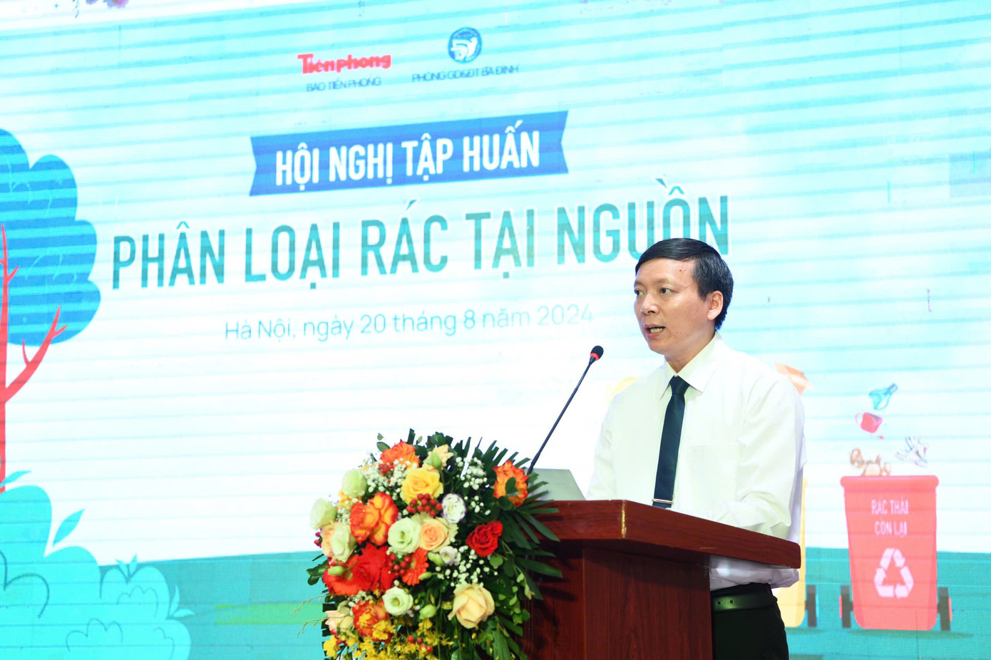 Ông Nguyễn Như Tùng, Phó Trưởng phòng GD&amp;ĐT quận Ba Đình (Hà Nội) phát biểu tại Hội nghị tập huấn Phân loại rác tại nguồn sáng 20/8.