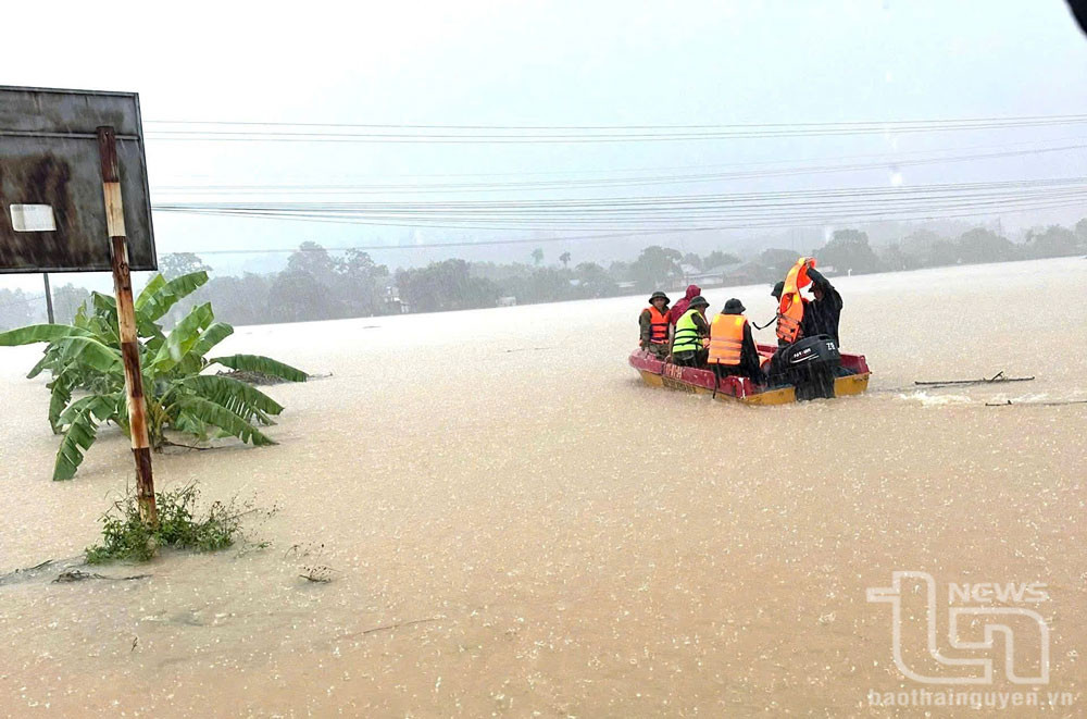 Mưa lớn gây ngập sâu tại Thái Nguyên. Ảnh: Báo Thái Nguyên. Mưa lớn gây ngập sâu tại Thái Nguyên. Ảnh: Báo Thái Nguyên.