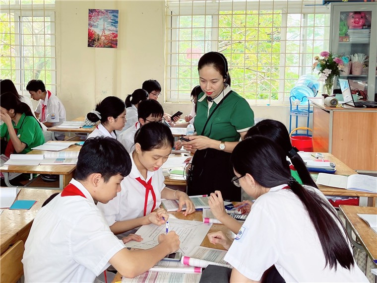 Nhiều giáo viên Hà Nội viết tâm thư vì có nguy cơ mất tiền thưởng Tết. Nhiều giáo viên Hà Nội viết tâm thư vì có nguy cơ mất tiền thưởng Tết.