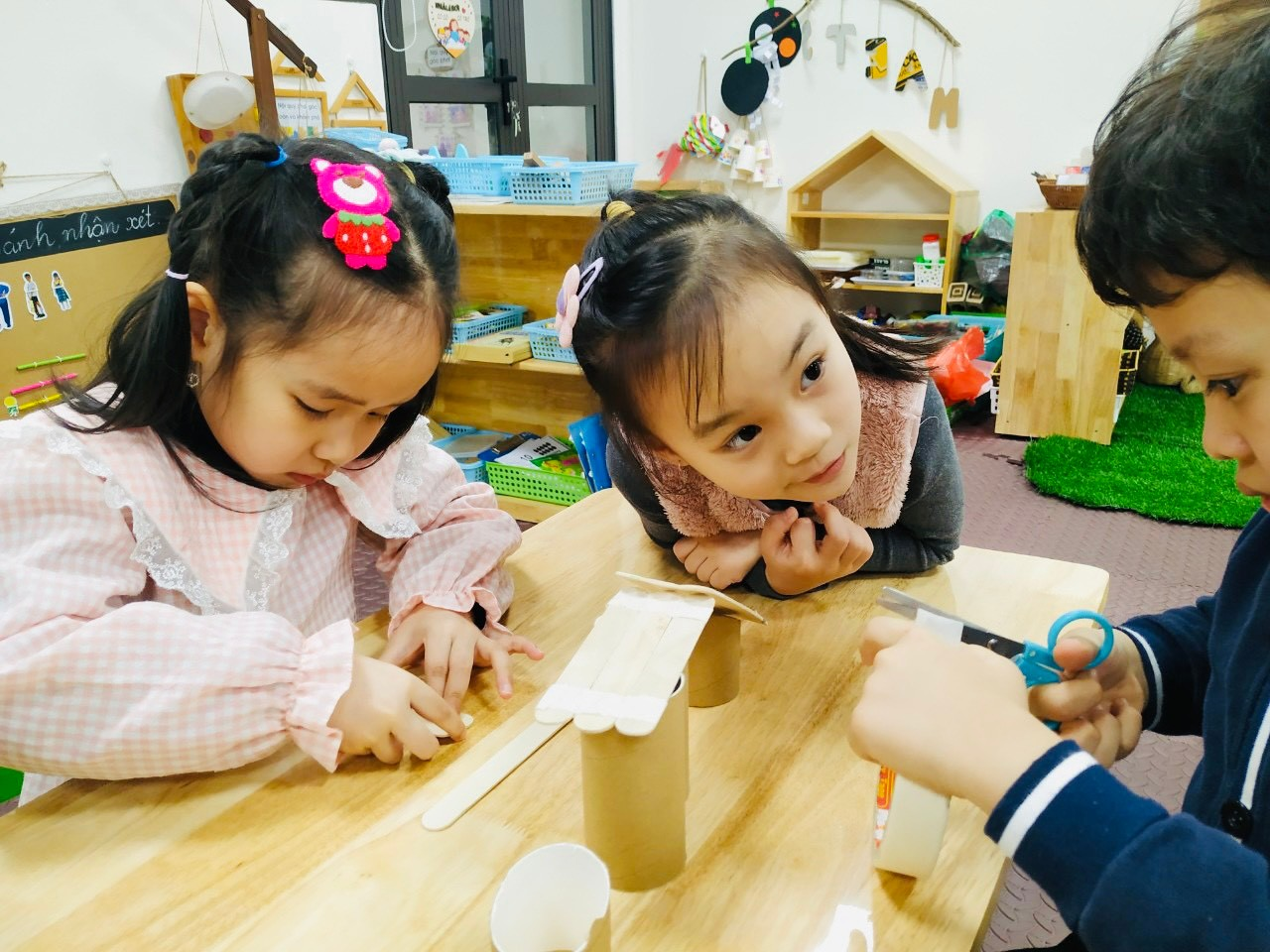 Nhà nước sẽ thực hiện miễn học phí cho tất cả học sinh công lập từ mầm non 5 tuổi đến hết bậc THCS (đến hết lớp 9). Nhà nước sẽ thực hiện miễn học phí cho tất cả học sinh công lập từ mầm non 5 tuổi đến hết bậc THCS (đến hết lớp 9).