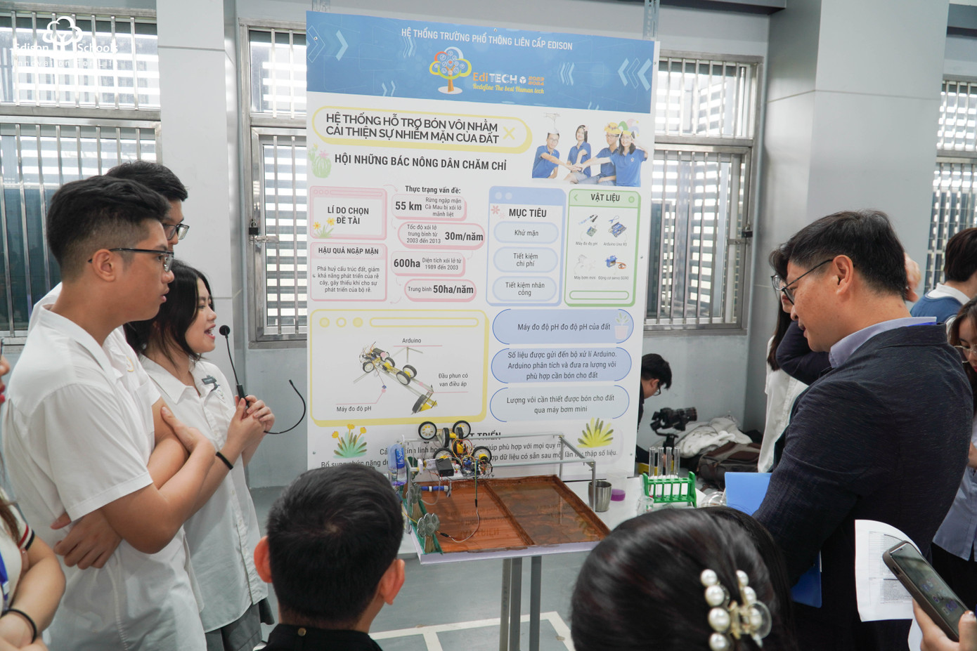 Khi thuyết trình về sản phẩm, Ban giám khảo đã đánh giá cao ý tưởng và mục đích của nhóm.