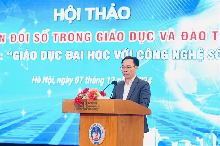 Thứ trưởng Bộ GD&amp;ĐT Hoàng Minh Sơn phát biểu tại hội thảo ngày 7/12.