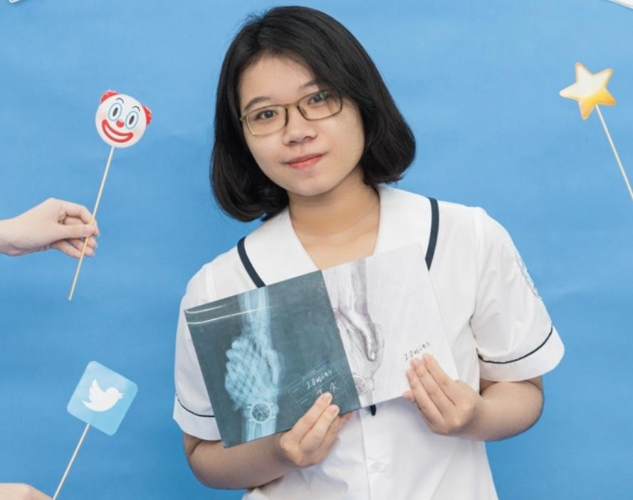 Triệu Phương Anh, học sinh lớp 12 Anh 1, Trường THPT Chuyên Trần Phú thành phố Hải Phòng . Triệu Phương Anh, học sinh lớp 12 Anh 1, Trường THPT Chuyên Trần Phú thành phố Hải Phòng .