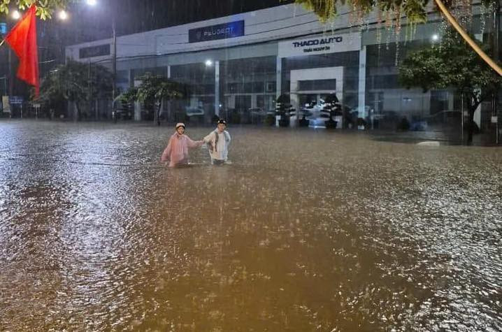 Mưa lớn khiến một số khu vực của tỉnh Thái Nguyên bị ngập sâu. Mưa lớn khiến một số khu vực của tỉnh Thái Nguyên bị ngập sâu.