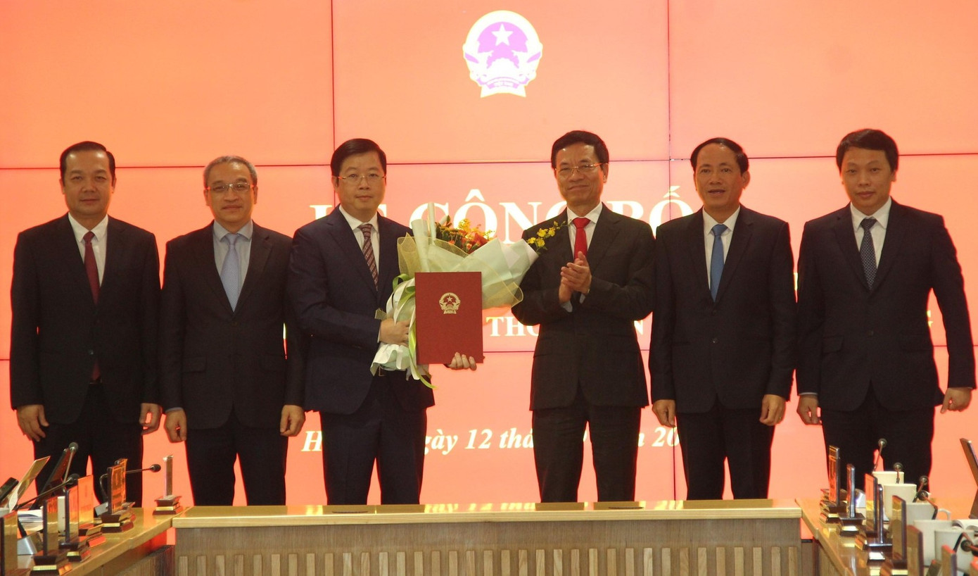 Bộ trưởng Nguyễn Mạnh Hùng vừa ký quyết định phân công công việc giữa Bộ trưởng và các Thứ trưởng của Bộ Thông tin và Truyền thông.