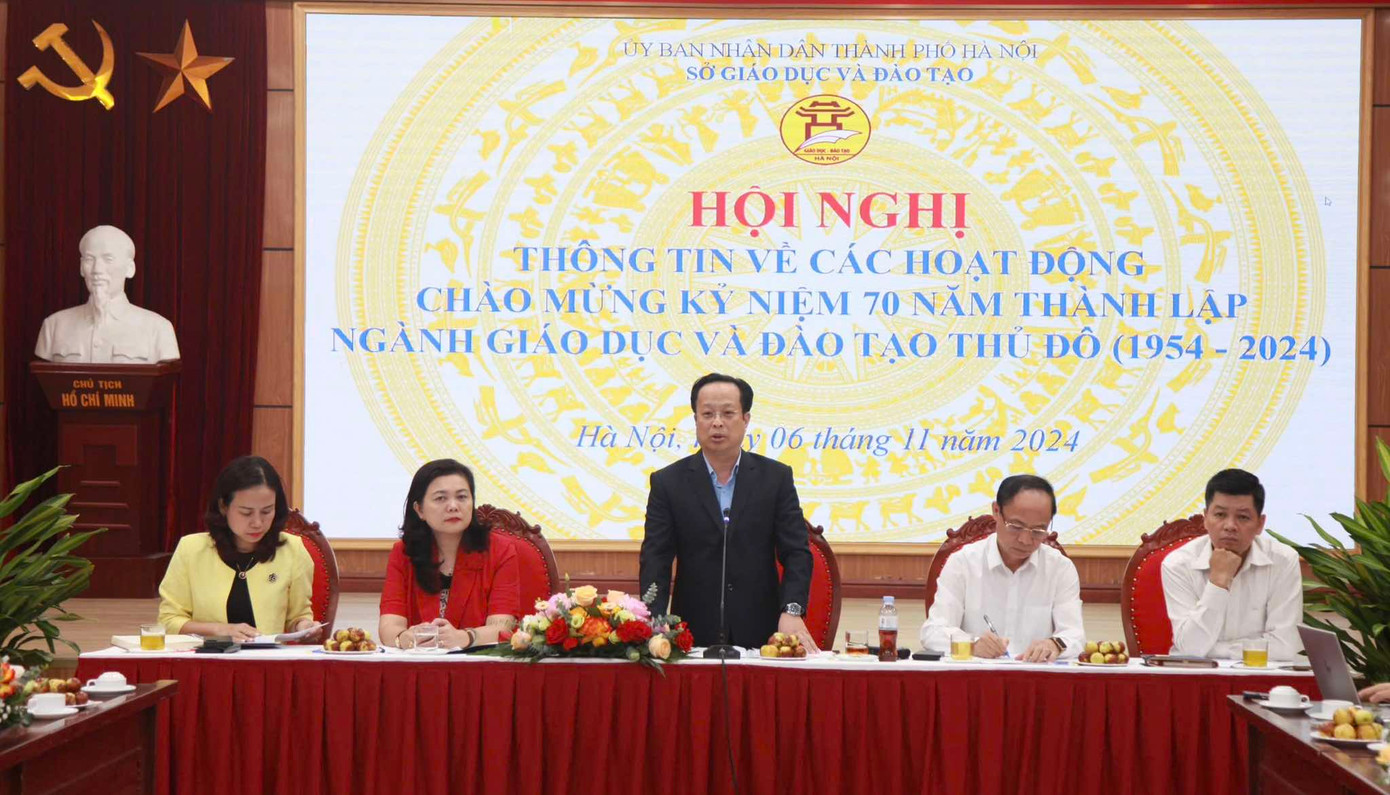 Lãnh đạo Sở GD&amp;ĐT cung cấp thông tin về chương trình kỷ niệm 70 năm thành lập Ngành Giáo dục và đào tạo Thủ đô chiều 6/11.