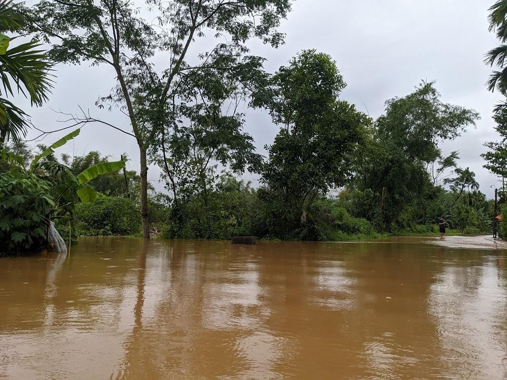 Miền Trung đối mặt nguy cơ lũ lớn, ngập úng diện rộng. Miền Trung đối mặt nguy cơ lũ lớn, ngập úng diện rộng.