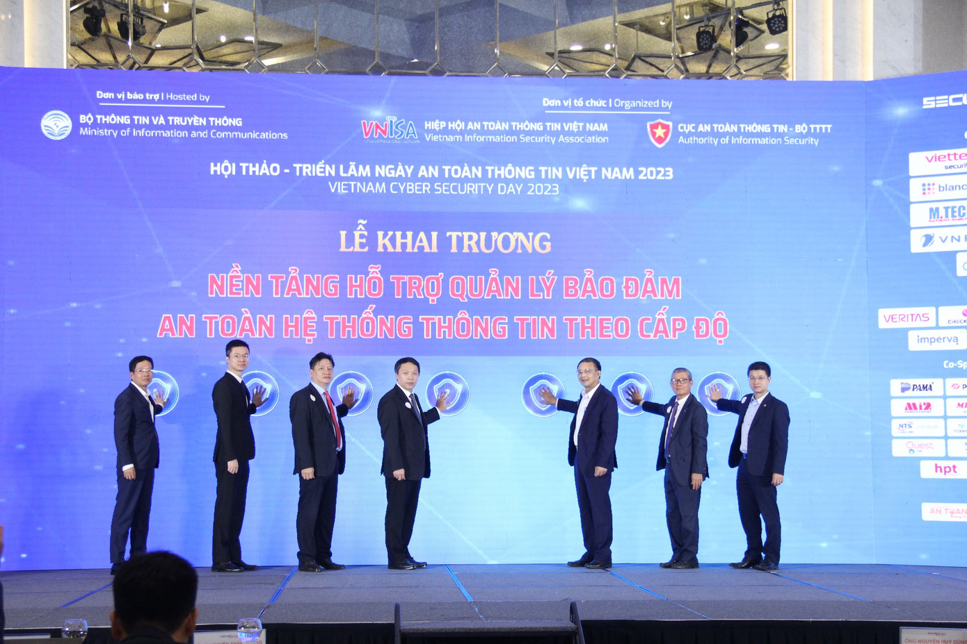 Sáng 30/11, Bộ Thông tin và Truyền thông khai trương Nền tảng hỗ trợ quản lý đảm bảo an toàn hệ thống thông tin theo cấp độ.