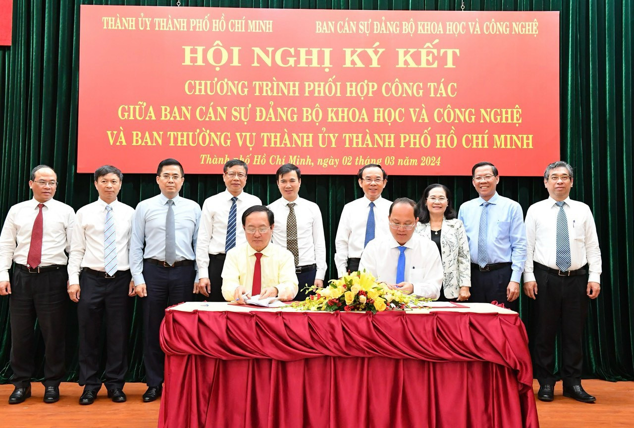 Ban Thường vụ Thành ủy Thành phố Hồ Chí Minh và Ban cán sự đảng Bộ Khoa học và Công nghệ ký kết Chương trình phối hợp công tác về tăng cường hợp tác chỉ đạo, điều hành các hoạt động khoa học, công nghệ và đổi mới sáng tạo trên địa bàn Thành phố Hồ Chí Minh giai đoạn 2024 – 2028.