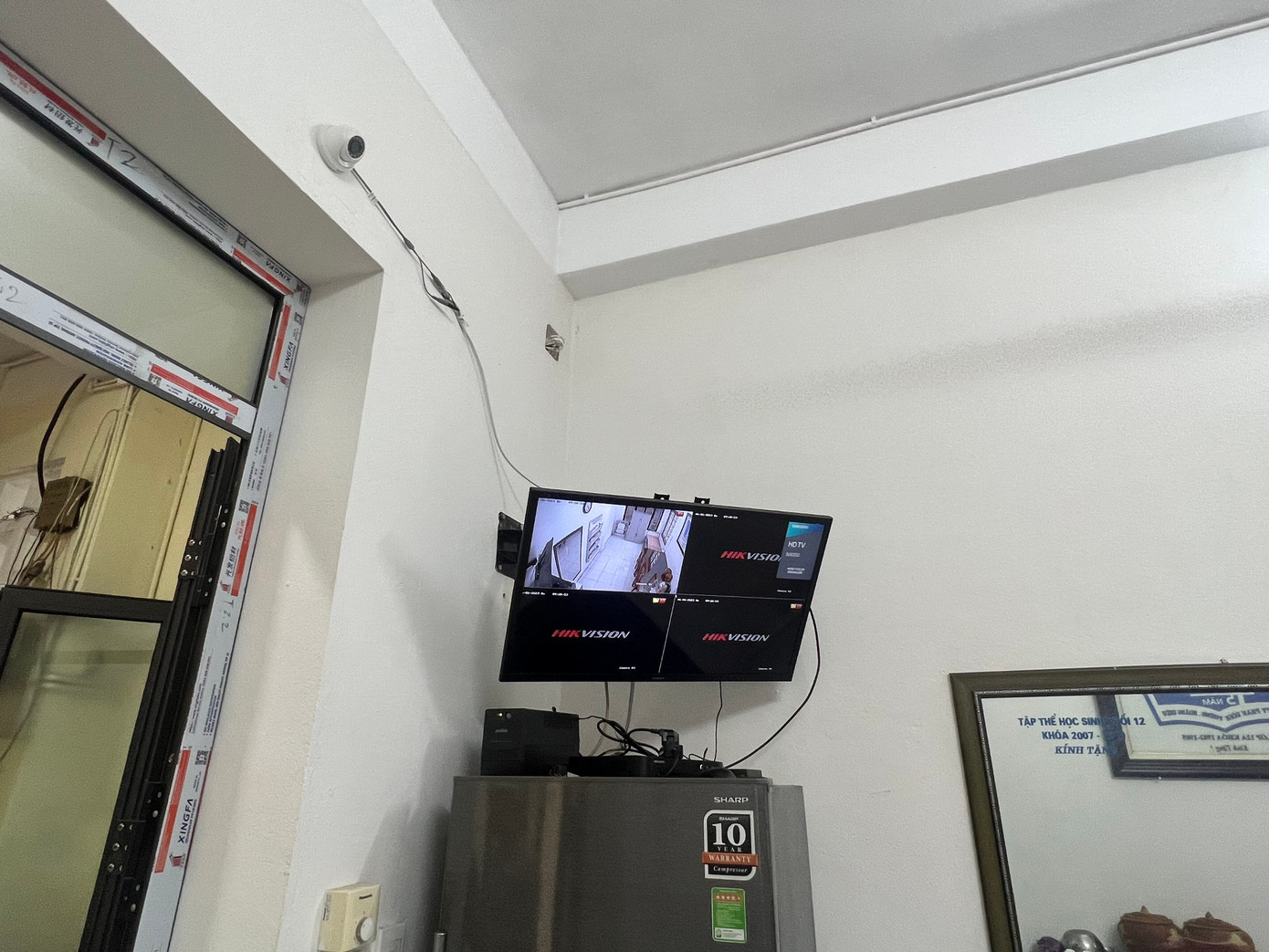 Phòng chứa đề thi, bài thi sẽ có lực lượng an ninh bảo vệ 24/24 và gắn cả camera theo dõi. Phòng chứa đề thi, bài thi sẽ có lực lượng an ninh bảo vệ 24/24 và gắn cả camera theo dõi.