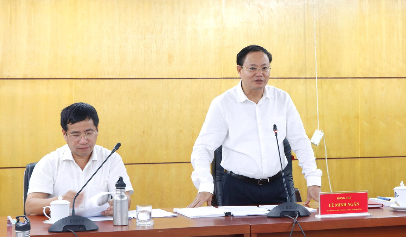 Thứ trưởng Lê Minh Ngân trao đổi với các địa phương về những vấn đề còn khó khăn, lúng túng. Ảnh: Monre.gov.vn Thứ trưởng Lê Minh Ngân trao đổi với các địa phương về những vấn đề còn khó khăn, lúng túng. Ảnh: Monre.gov.vn