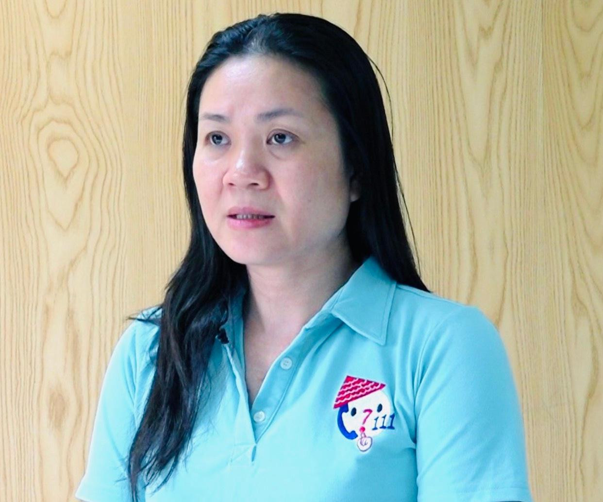 Bà Vũ Kim Nga, nhân viên Tổng đài quốc gia bảo vệ trẻ em 111. Bà Vũ Kim Nga, nhân viên Tổng đài quốc gia bảo vệ trẻ em 111.