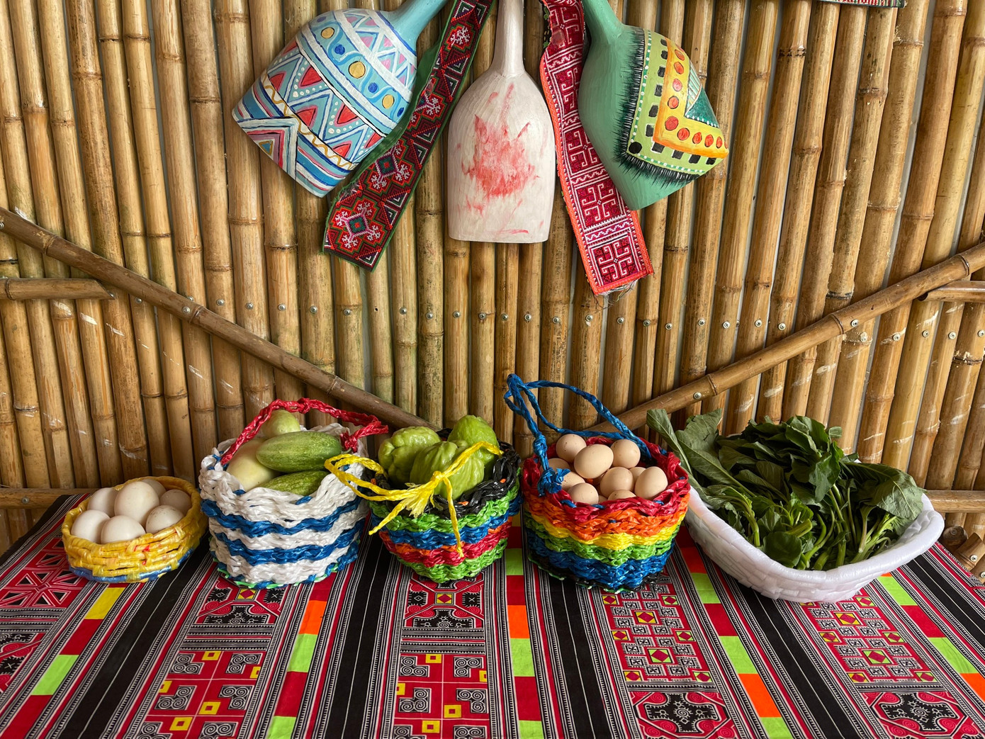 Các sản phẩm tái chế ứng dụng vào thực tiễn. Các sản phẩm tái chế ứng dụng vào thực tiễn.