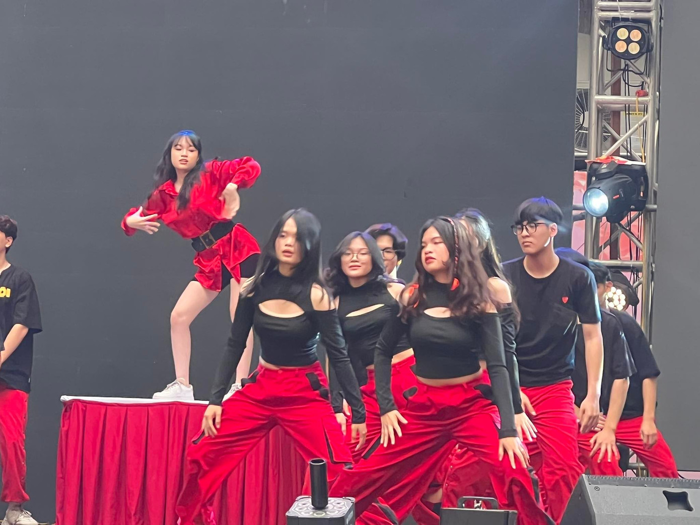 Các đội thể hiện tính sáng tạo rõ nét qua các phần thi.