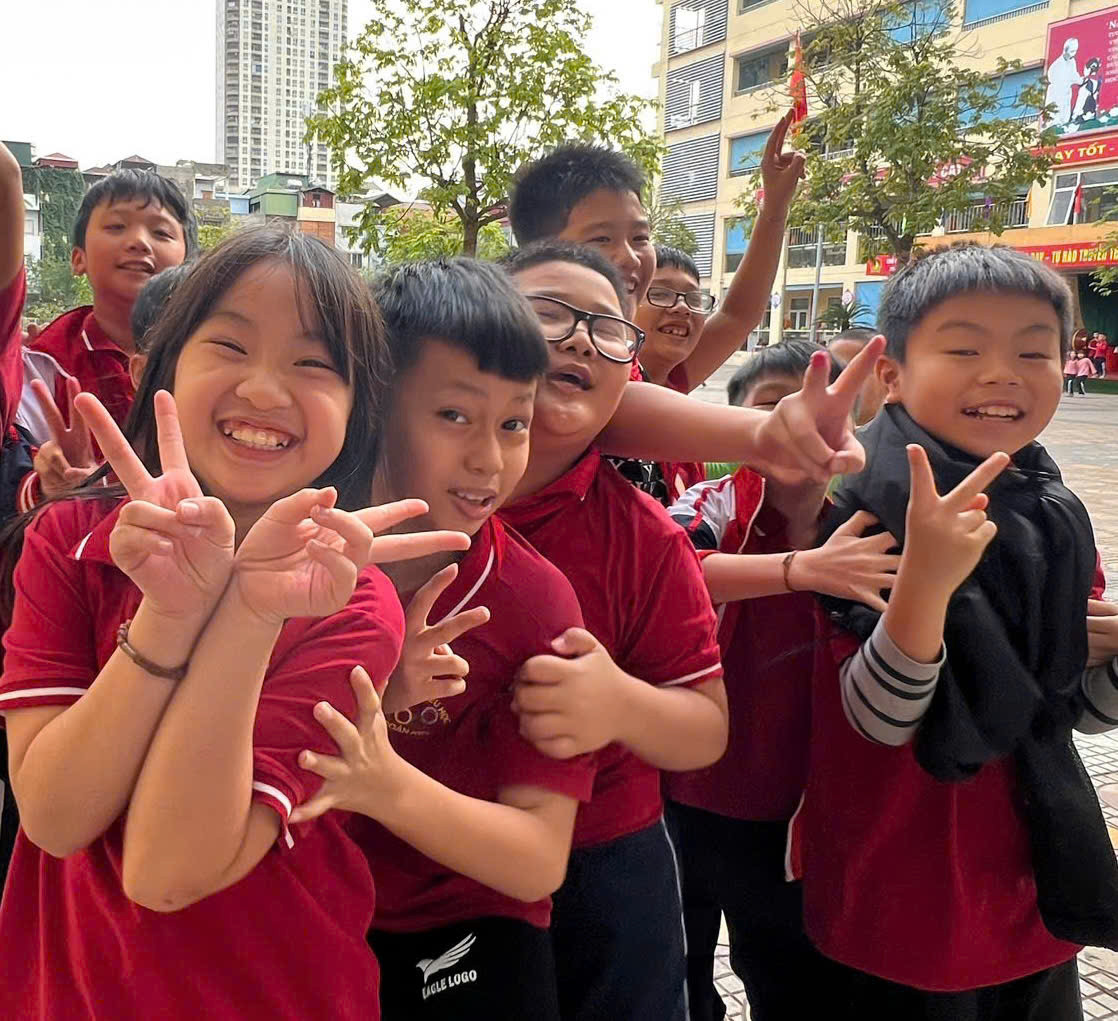 Học 2 buổi/ngày, ngoài kiến thức theo chương trình, học sinh còn có thời gian tham gia nhiều hoạt động kỹ năng. Học 2 buổi/ngày, ngoài kiến thức theo chương trình, học sinh còn có thời gian tham gia nhiều hoạt động kỹ năng.