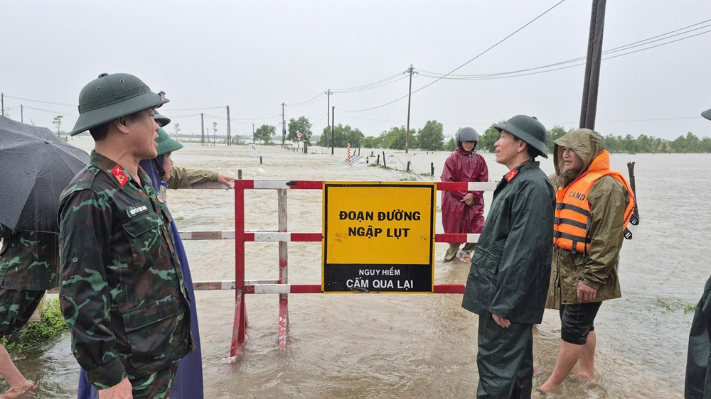 Bão số 1 đã gây mưa kỷ lục trong tháng 6 ở miền Trung, trong đó Huế chịu thiệt hại nặng nề nhất khi có nơi mưa tới trên 1200mm. Hình ảnh ghi tại huyện Quảng Điền, thành phố Huế ngày 13/6.