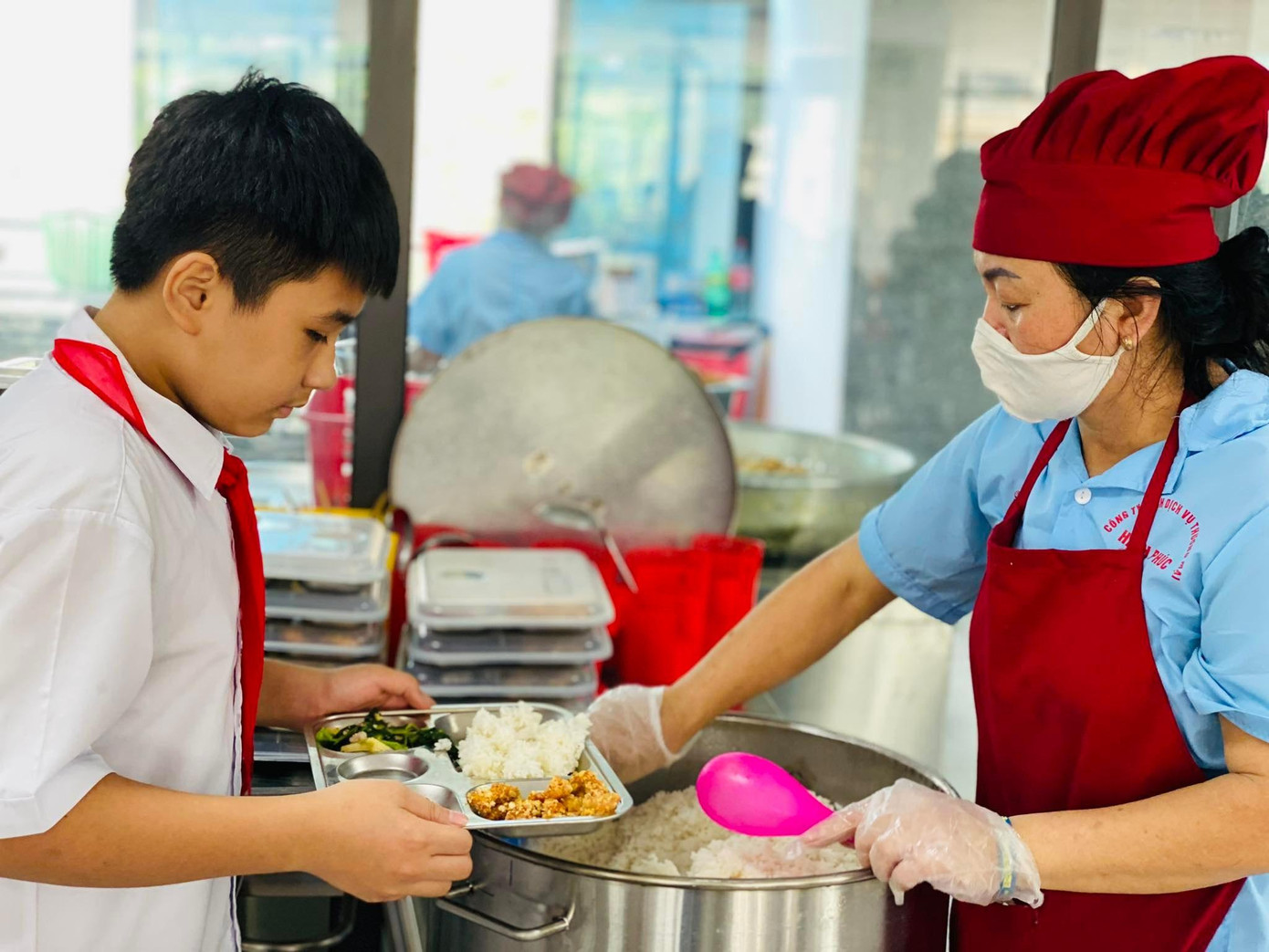 Hà Nội quy định các khoản thu, chi trong cơ sở giáo dục phổ thông công lập tại Quyết định số 51/2013.