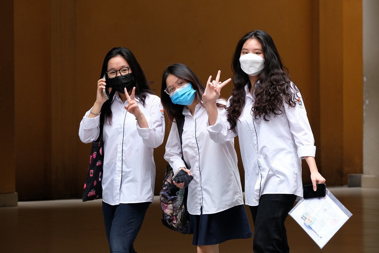 Dự thảo cũng quy định, tuyển sinh THPT có 3 phương thức tuyển sinh vào lớp 10 THPT gồm: thi tuyển, xét tuyển hoặc kết hợp giữa thi tuyển và xét tuyển. Dự thảo cũng quy định, tuyển sinh THPT có 3 phương thức tuyển sinh vào lớp 10 THPT gồm: thi tuyển, xét tuyển hoặc kết hợp giữa thi tuyển và xét tuyển.