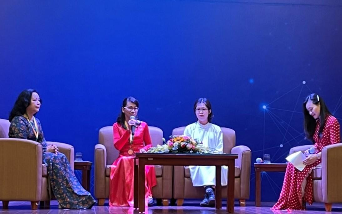 Các nhà khao học chia sẻ tại lễ trao giải sáng nay (16/5). Ảnh: Nguyễn Hoài. Các nhà khao học chia sẻ tại lễ trao giải sáng nay (16/5). Ảnh: Nguyễn Hoài.