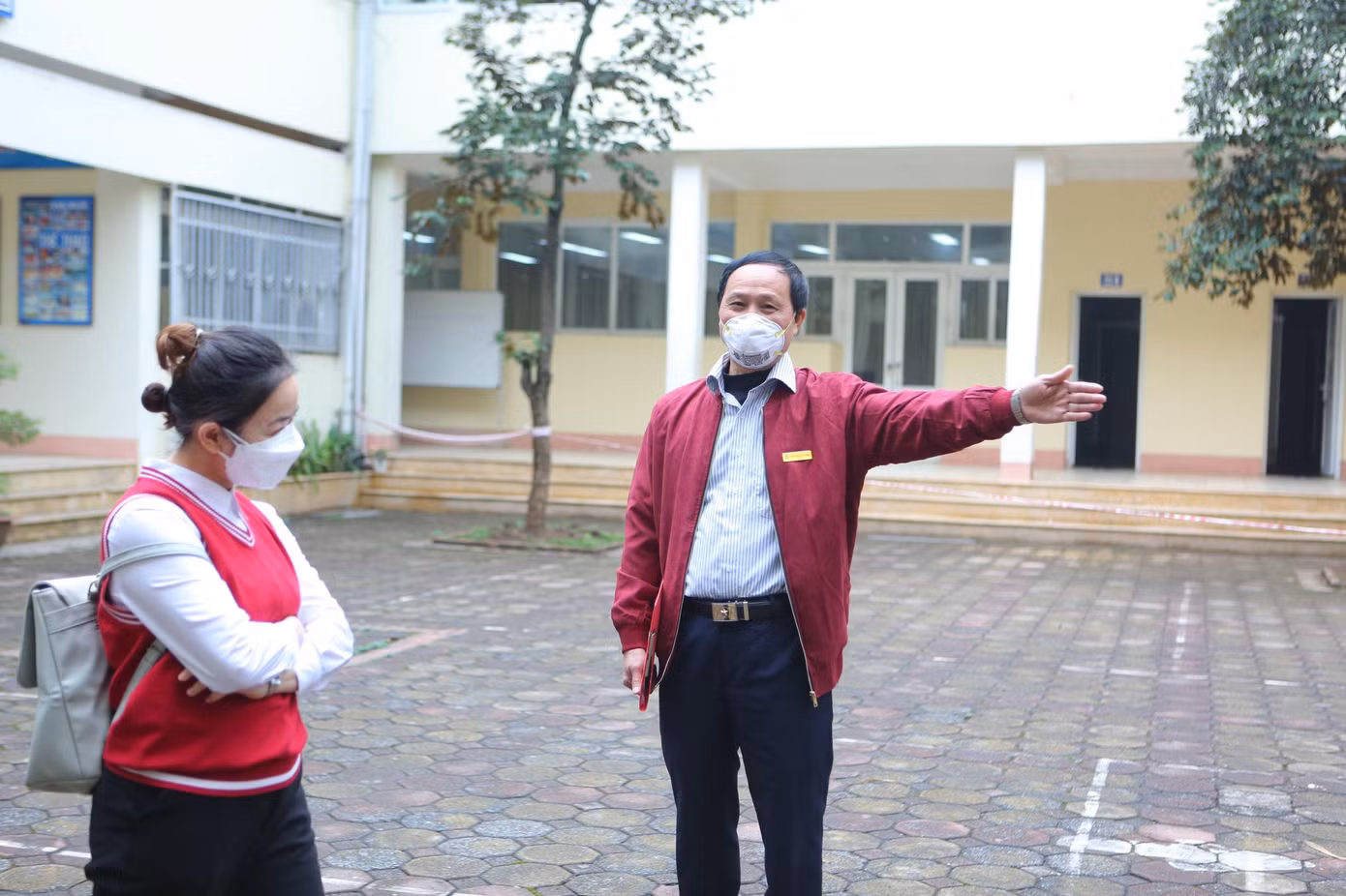 Tránh tình huống tập trung quá đông tại sân trường, học sinh được yêu cầu đi thẳng lên lớp học.