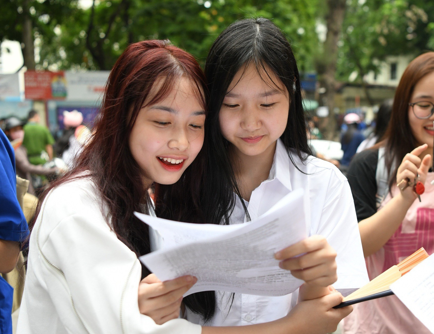 Phương án cho học sinh bốc thăm môn thi thứ 3 để tuyển sinh lớp 10 từ năm 2025, Bộ GD&amp;ĐT vừa đưa ra lấy ý kiến gây nhiều tranh cãi. (ảnh: Như Ý)